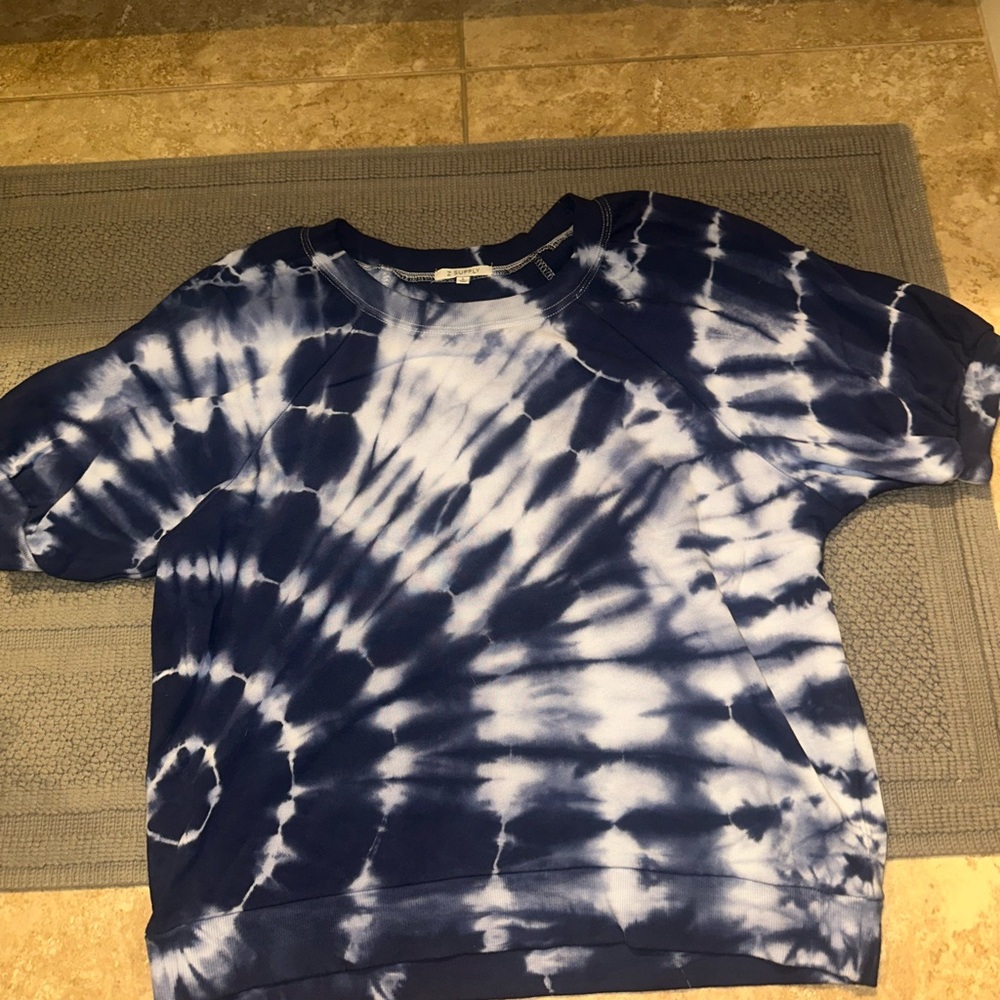 Z Supply Navy and White Tie-Dye puff sleeve crew neck material t shirt!